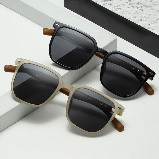 Gafas de sol clásicas con montura cuadrada de madera y lentes polarizadas