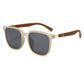 Gafas de sol clásicas con montura cuadrada de madera y lentes polarizadas